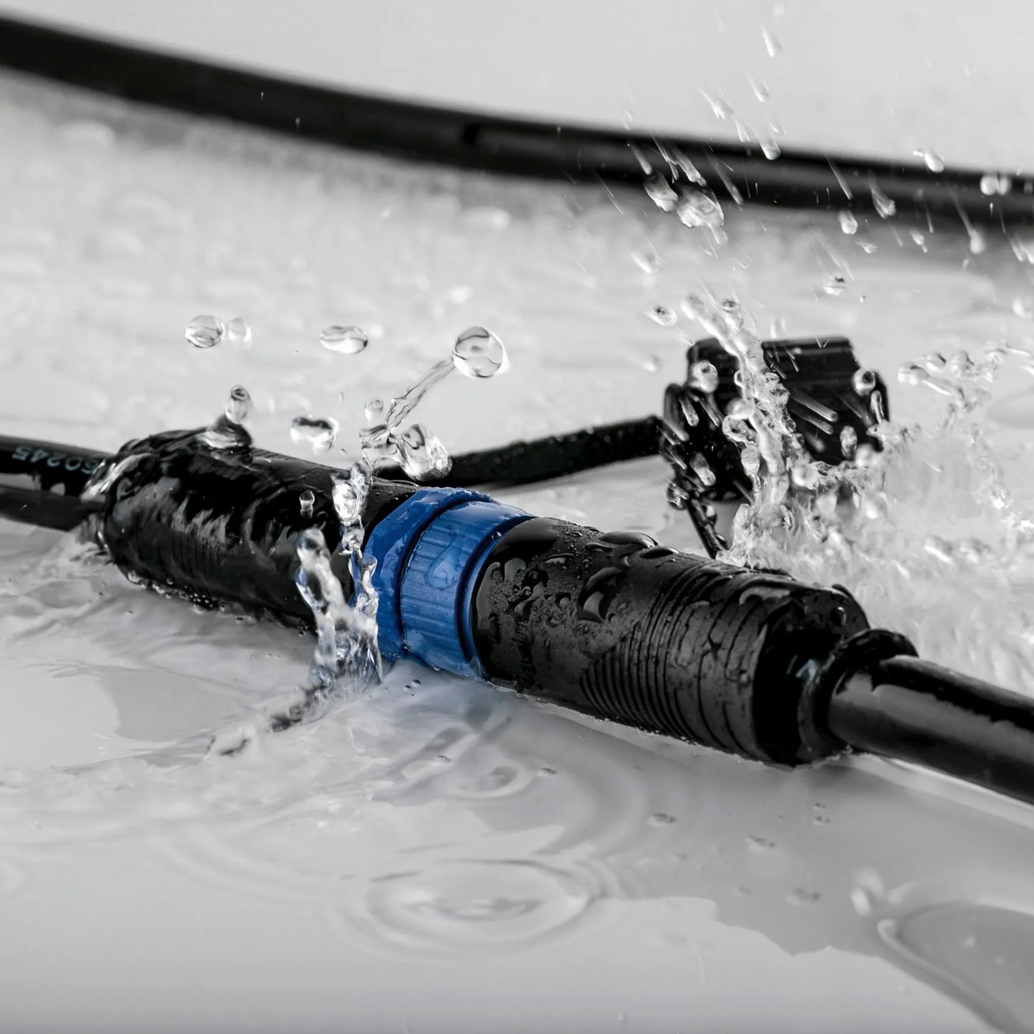 Plug & Shine Outdoor 10m Cables with 2 Outputs in Black